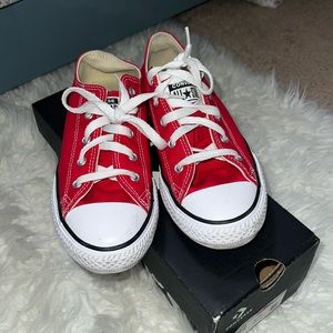 Converse red and white low tops sneakers size 3youtb